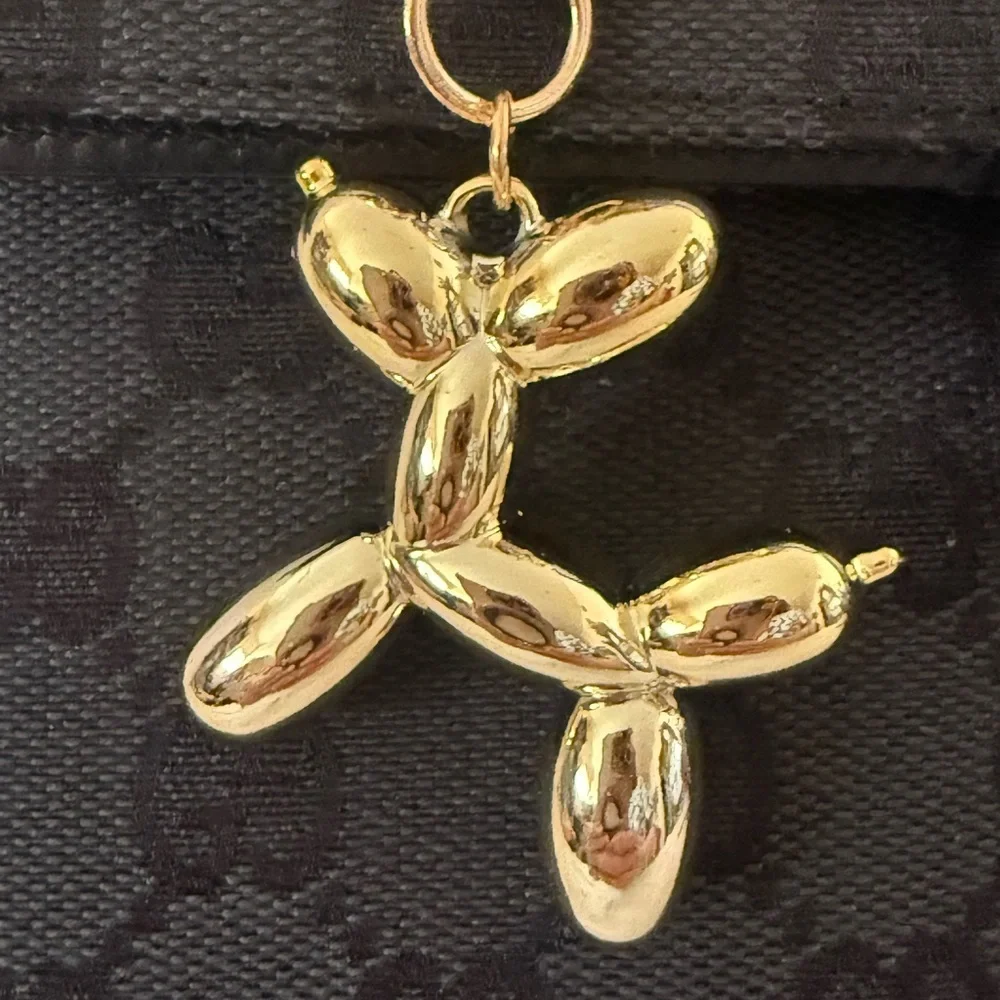 White Wristlet Keychain w/Gold Balloon Dog, Pearl & Nugget Charms โ Unique - NWT - Picture 7 of 7